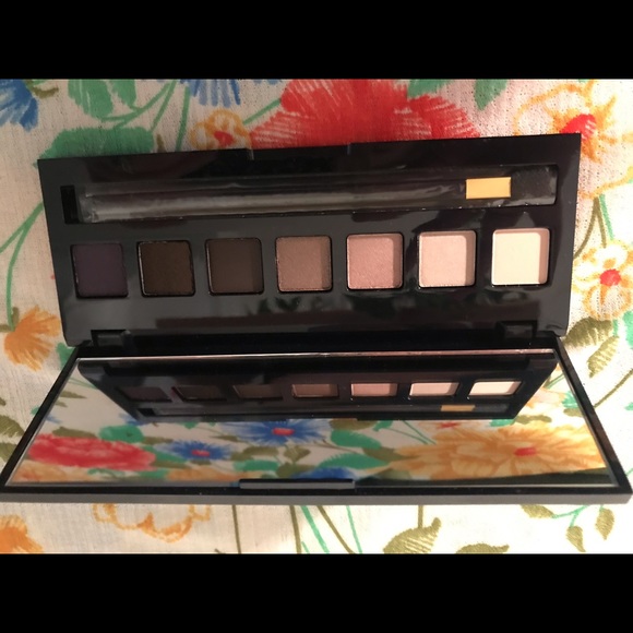 Makeup bundle! - Picture 2 of 4
